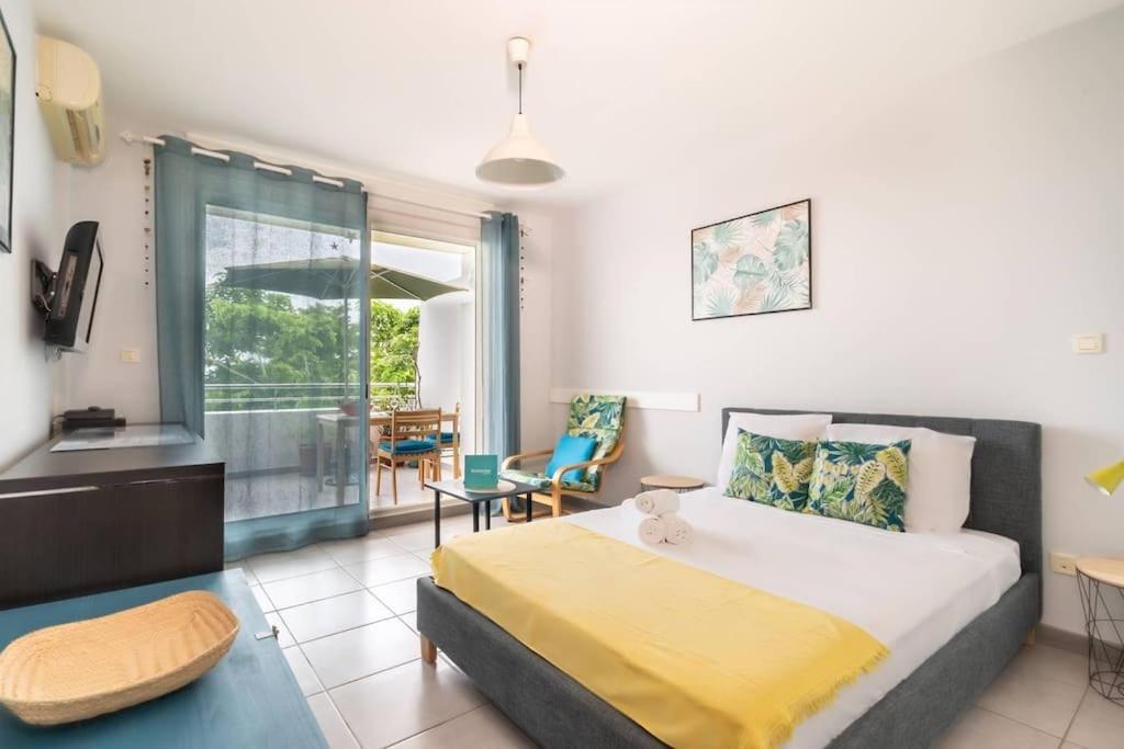 Flamboyant - Studio 2 Personnes Avec Lit De Qualite Hoteliere Separable Pour Couple Ou Amis Avec Tres Belle Terrasse A 12 Min A Pied Ou 4 Min En Voiture Du Lagon De L'Ermitage - St Gilles Les Bains La Saline Le Bains Bagian luar foto